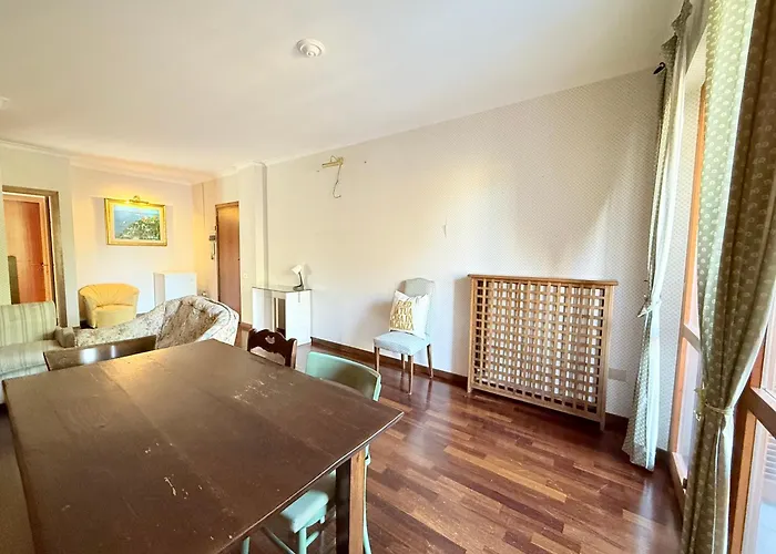 Apartment Trilocale Con Terrazzo A *